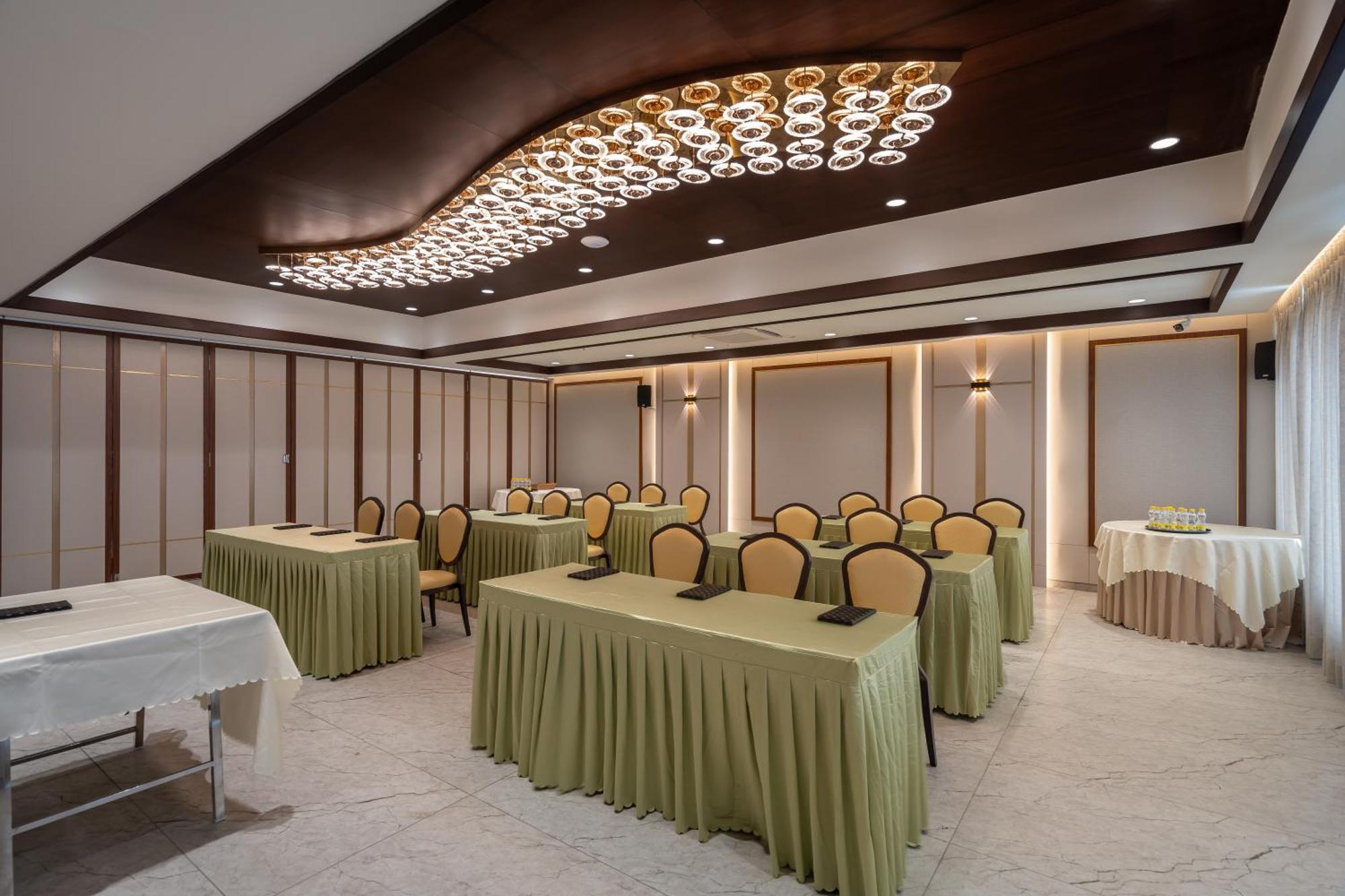 Copper Leaf Hotels, Tirunelveli Exterior photo